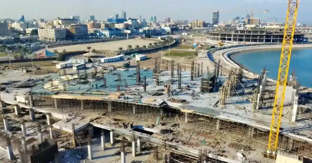 تقدم أعمال الإنشاء في مول أوثايم سيركل واجهة الخُبر البحرية مع إطلالة على الخليج