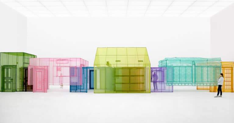Do Ho Suh يجلب بنيته النسيج إلى Tate Modern مع معرض "Walk the House" منفردا