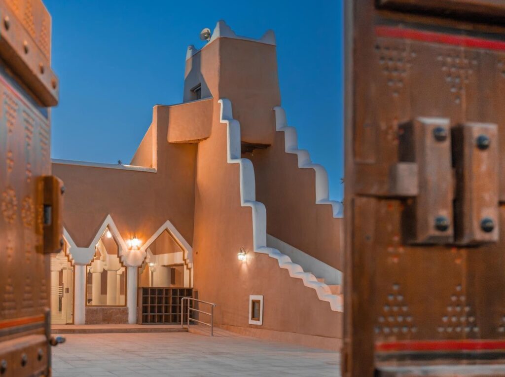 إحياء مسجد القبلي في حي منفوحة بالرياض