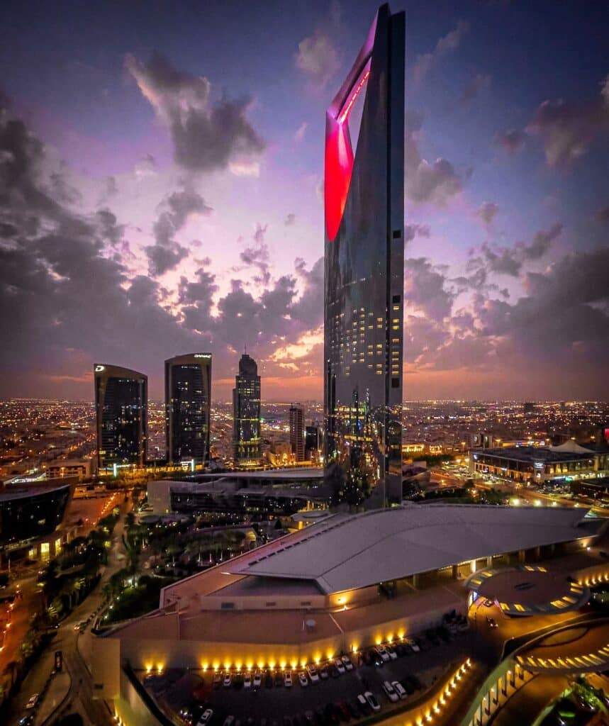 برج المملكة 302 متر