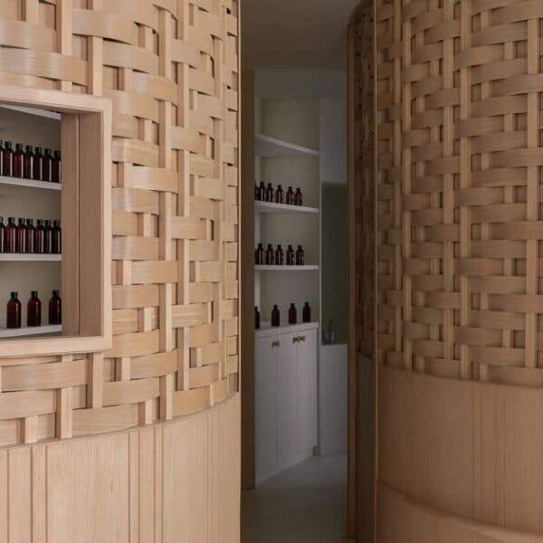 Woven Paper Veneer Partitions Enhance Flow at Nilkanth Ayurveda Clinic in India