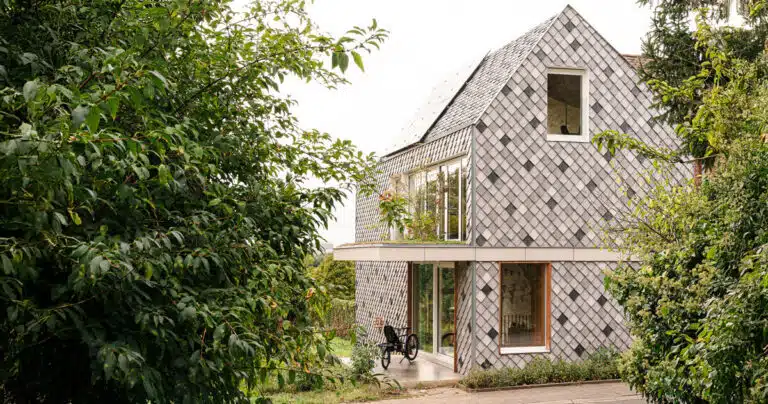 جلد من المقاييس البلاستيكية المبطنة يلف No.Ma Architecten's Dragon House
