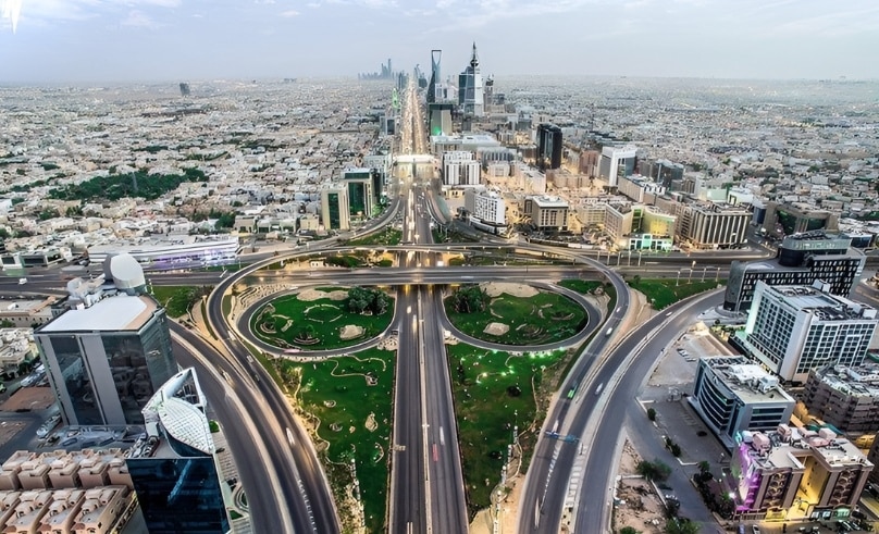 منظر جوي لتوسعة طريق الطائف في الرياض مع تقاطعات حديثة