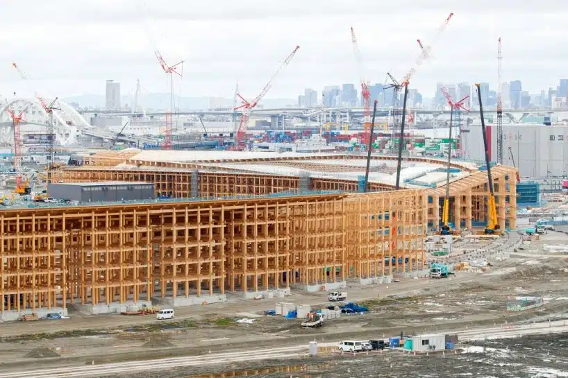 Photo of the Egyptian Pavilion project under construction with lifting machines visible