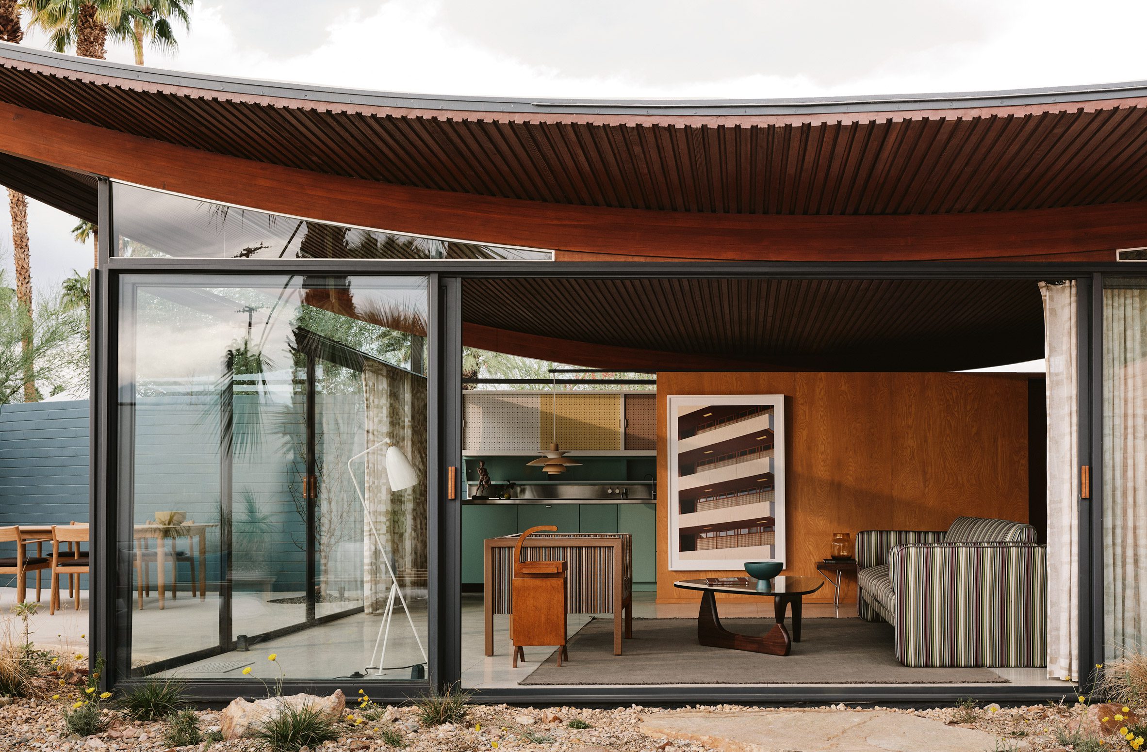 House with a Curved Roof and Sliding Glass Walls