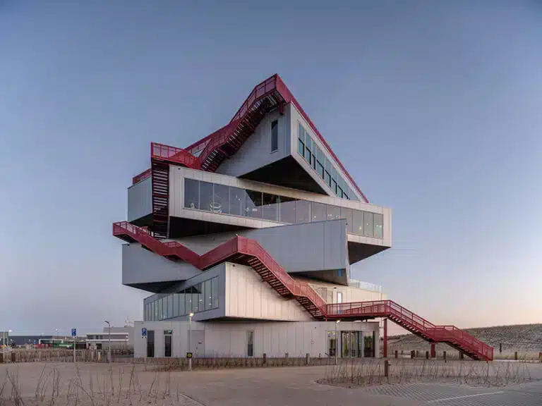  Modern and distinctive building of the Portlantis Rotterdam exhibition.