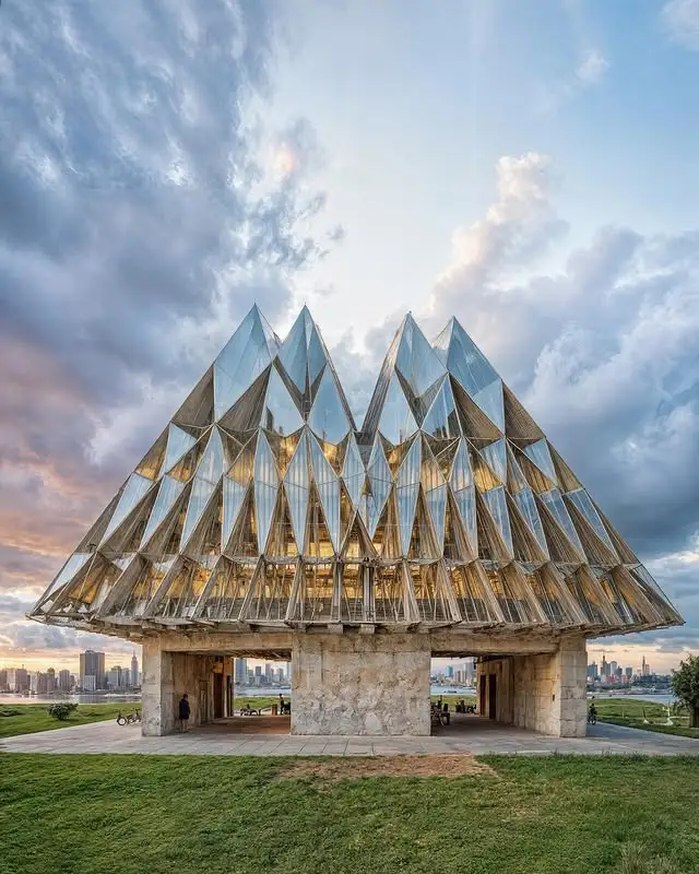 Civic sculpture in Guadalajara reflecting the sky and horizon with an origami-inspired triangular design.