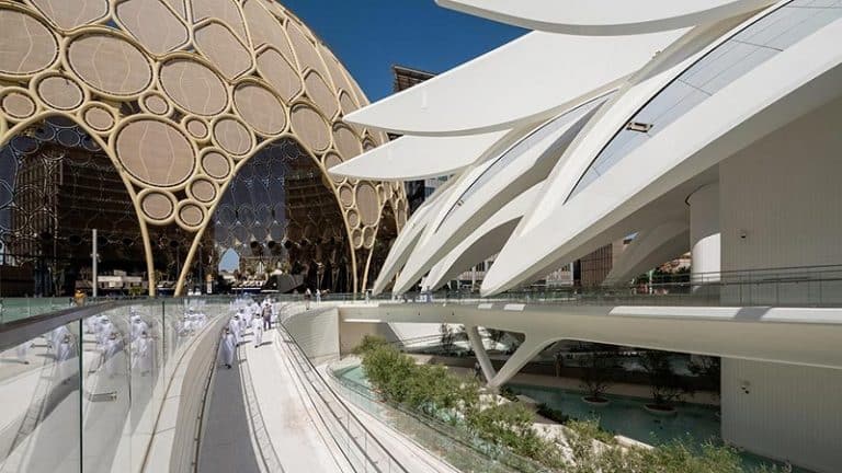ميدان حديث في Expo City Dubai مع مشاة