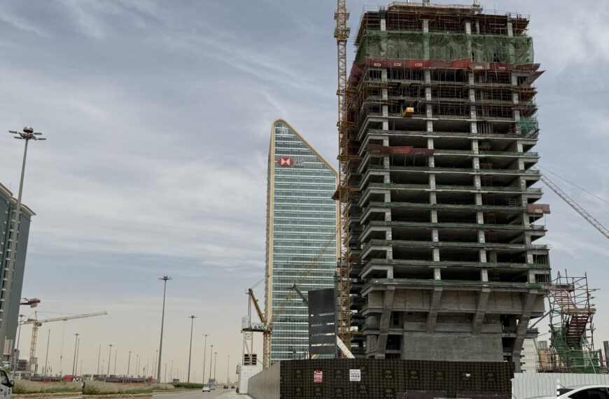 Alinma Tower Rises into Riyadh Skyline: Significant Construction Progress