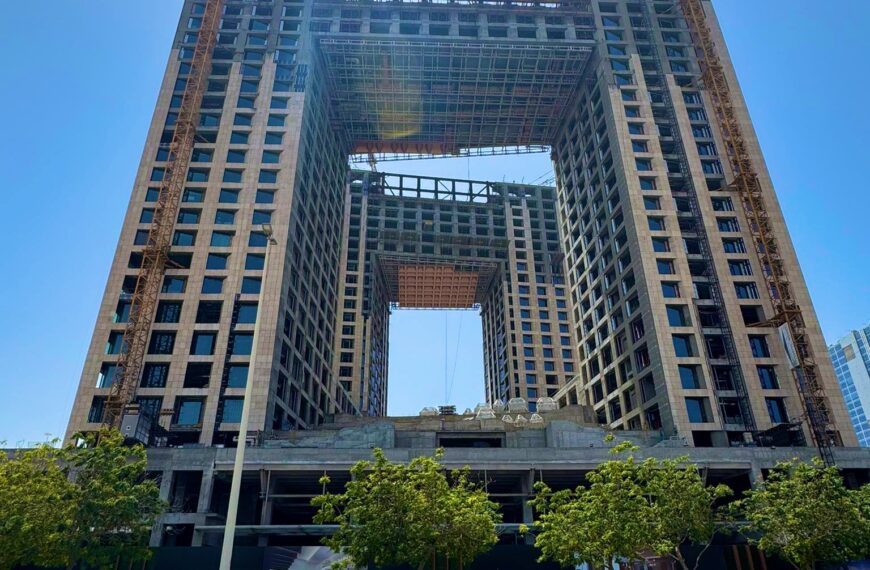 Exterior cladding work begins at the Four Seasons Hotel Jeddah Corniche