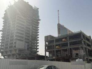 External cladding work begins on Alinma Tower in Riyadh