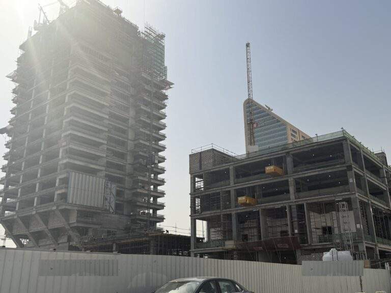 External cladding work begins on Alinma Tower in Riyadh