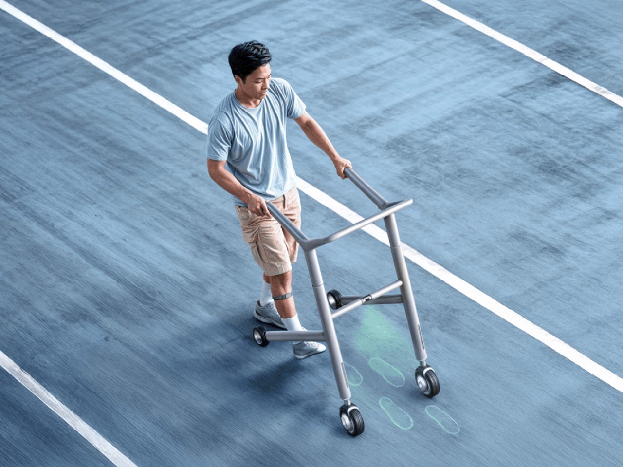 مريض يتبع شعاع الضوء LED أثناء تدريبه على جهاز ليجيت