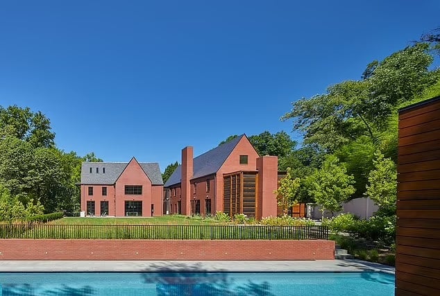 Mark Zuckerberg Buys $23 Million Mansion in Washington.. a Pressure Point Against Trump