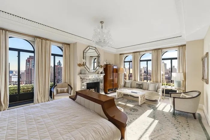 Scarlett Johansson and Colin Jost Buy a Manhattan Penthouse for $13 Million