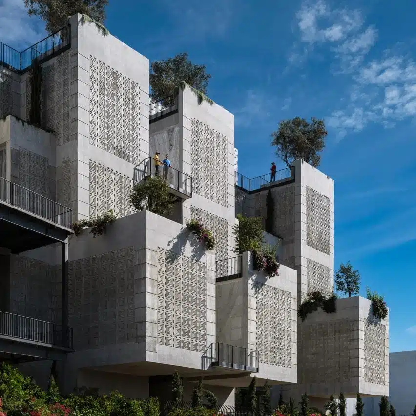 The Vertical Mausoleum in Hollywood: A Sustainable Architectural Tribute to Eternity
