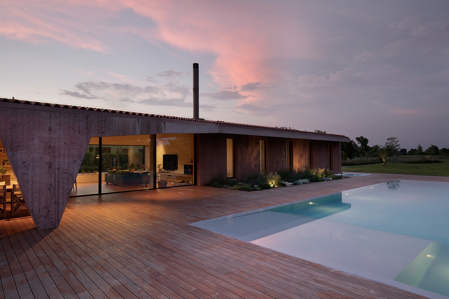 House With a Pool by MIDE architetti: A Minimalist Oasis in Vigodarzere