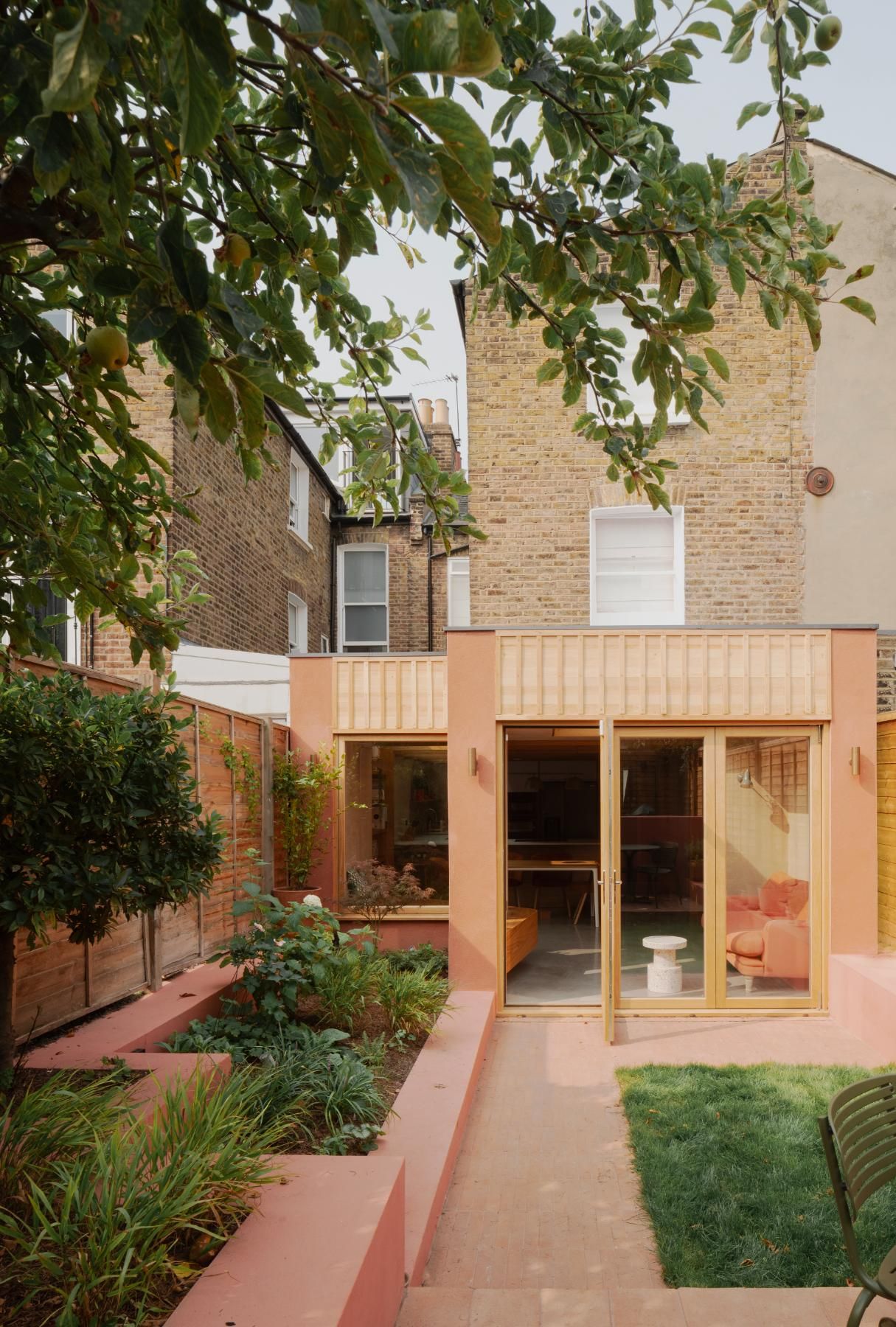 Transforming a Victorian Home into a Contemporary Space: An Inspiring Extension Project by Studio Pensaer