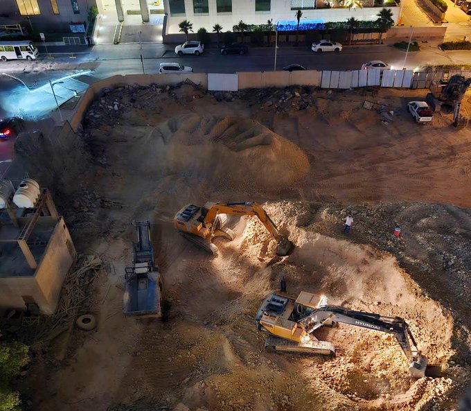 Heavy machinery is at work on excavation activities for a new tower project located on Olaya Street in Riyadh’s Al-Sahafa District, just south of the Ascott Rafal Hotel