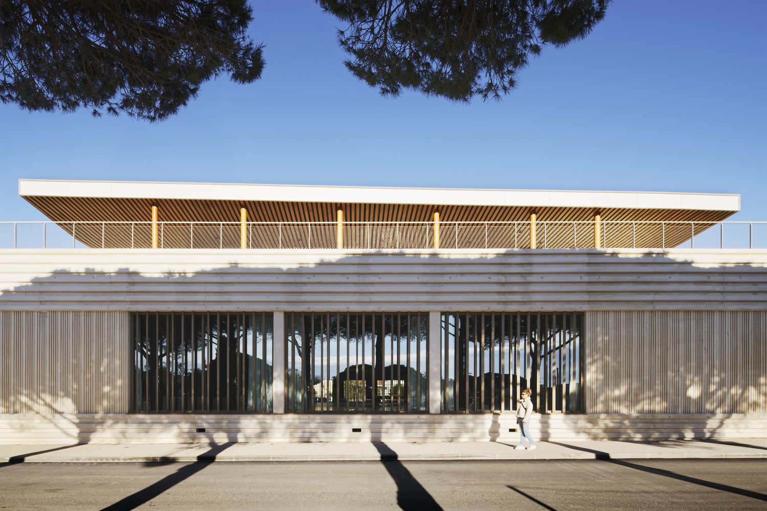 "L'Agora Event Hall and Ernest Hemingway Media Library in Le Grau-du-Roi, showcasing modern design and sustainable architecture."