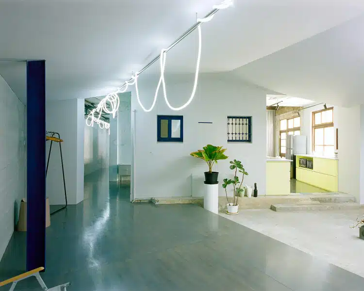 Office P & L / Studio tngtetshiu
