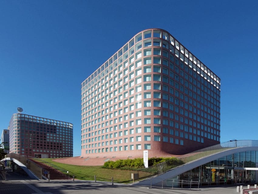"Architectural design by Riken Yamamoto, integrating transparent glass with stunning sea views."