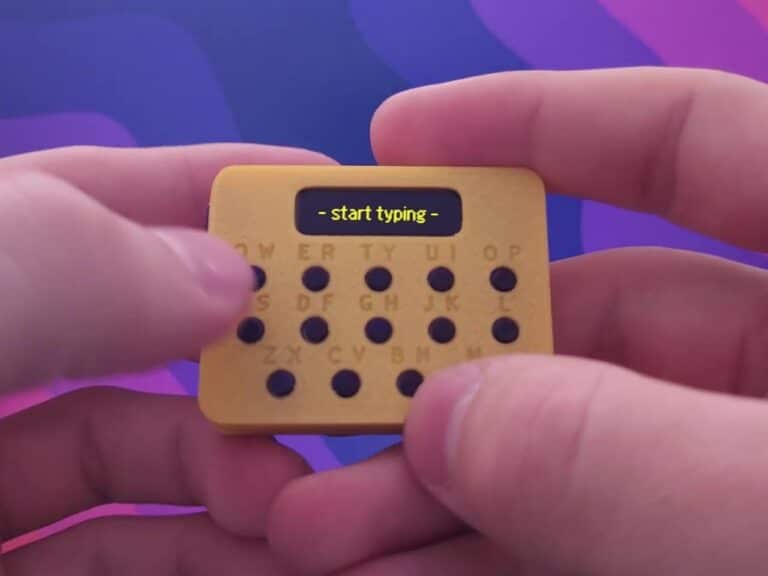 Pager-Like Digital Notepad Pushes Distraction-Free Design to the Extreme