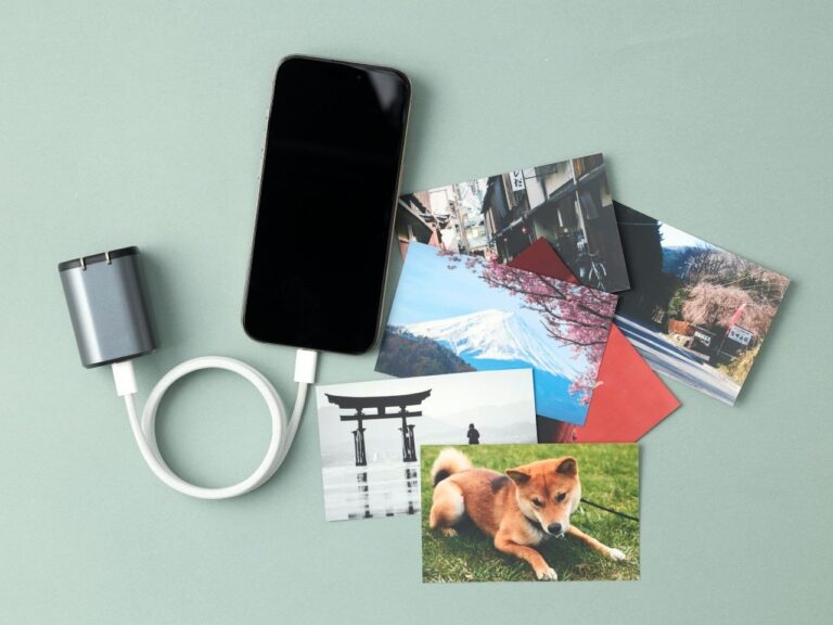 This Game-Changing Phone Charger Also Backs Up Your Photos To A 2TB SD Card
