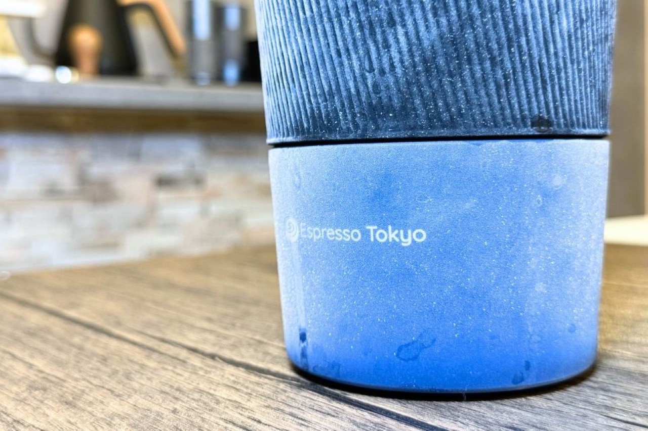IceQuick Neo cups in blue and gray