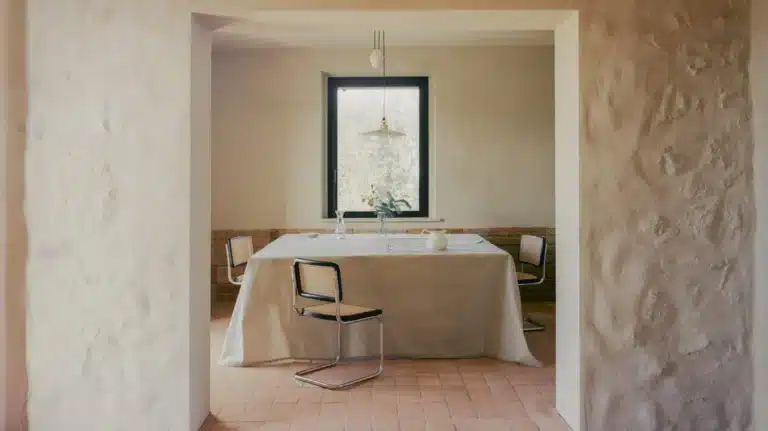 Ricupaglia: Rural Farmhouse with Terracotta, Stone, and Concrete