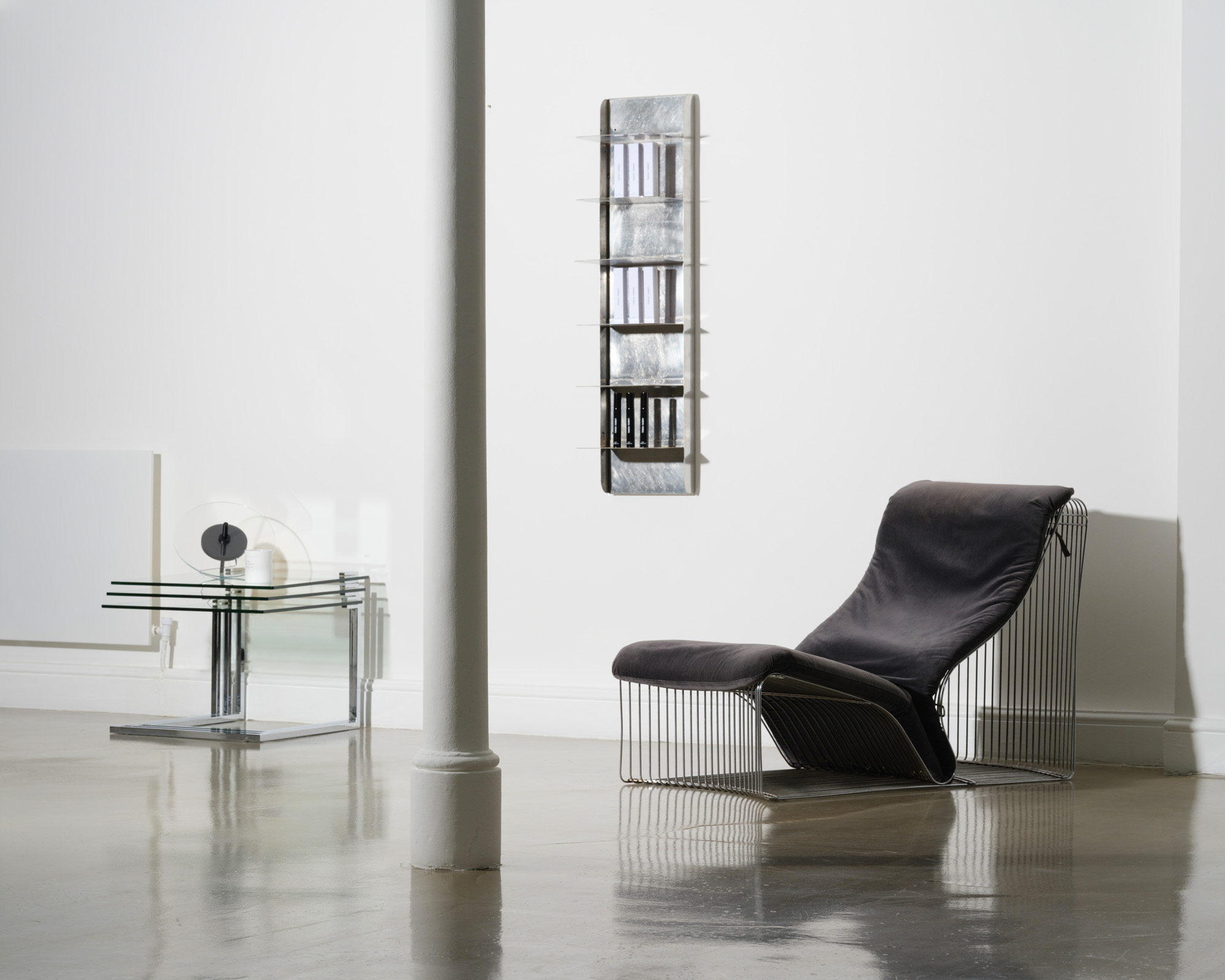 Inside the clinic with a simple and elegant design showcasing modern furniture and historical details.