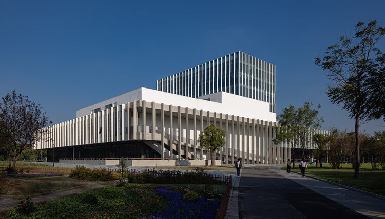 Yijia Building of Tongji University / TJad Atelier L+ – A Masterpiece of Modern Campus Architecture