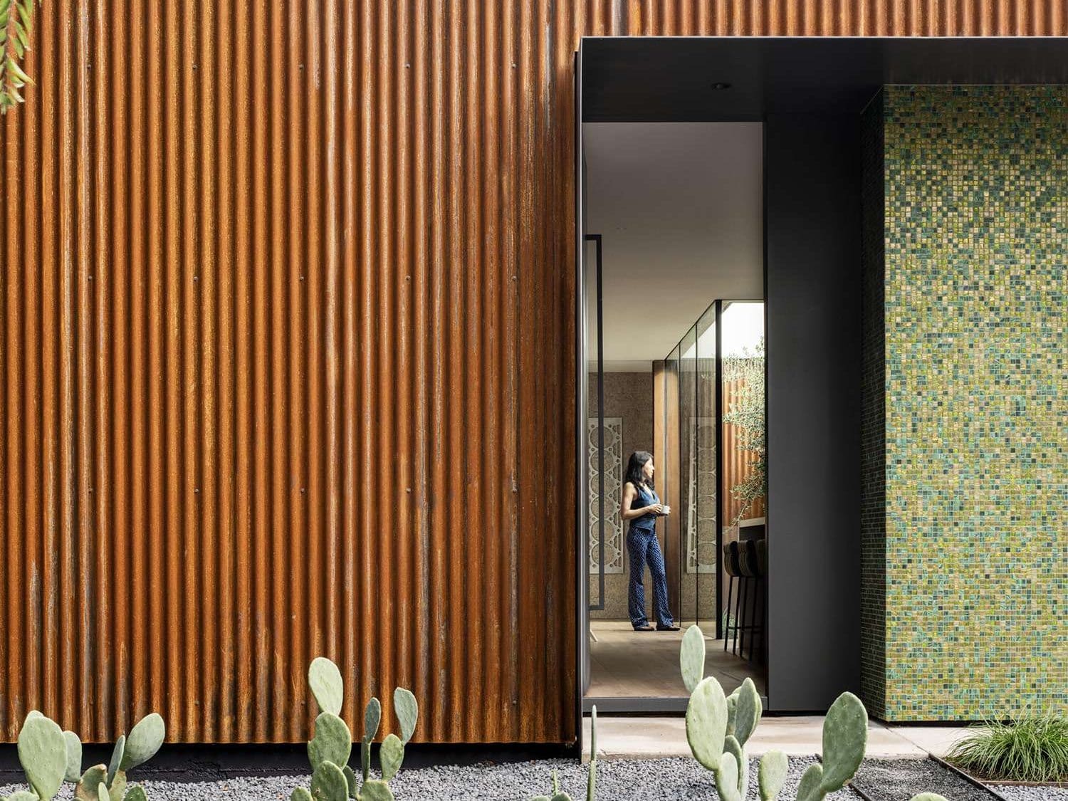 Stealth House: A Hidden Urban Sanctuary Disguised as a Rustic Shed