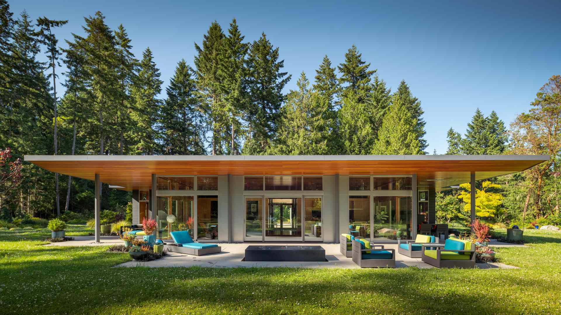 Modern Meets Nature: A Stunning Washington Home Designed to Embrace the Wild