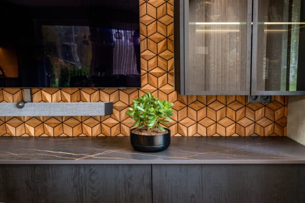Interior finishing using high-end panels made of natural oak wood.