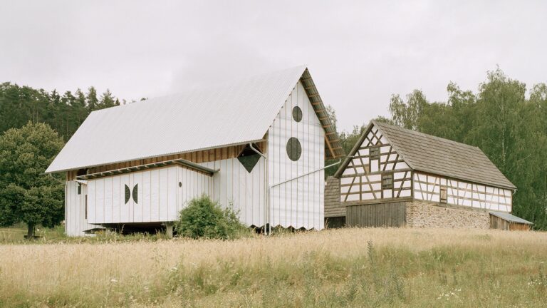 Learning House in Bavaria by Zitzelsberger