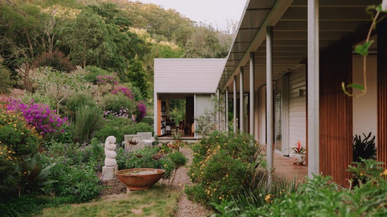 Off-Grid Elegance: Cooroy House in the Noosa Hinterland