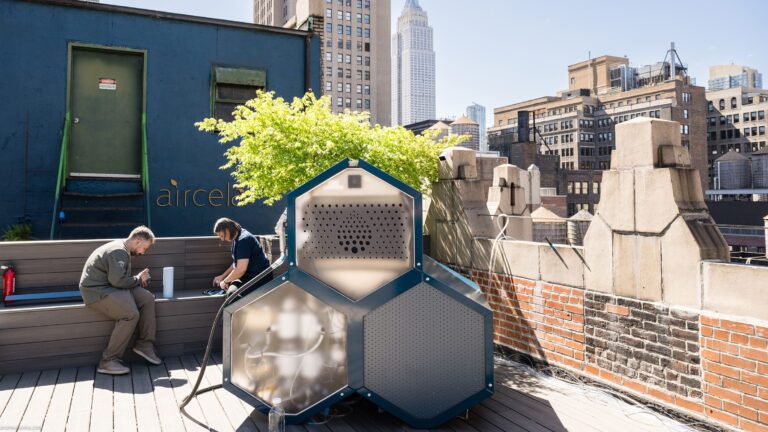 Air-to-Fuel Machine Turns Air Into Petrol