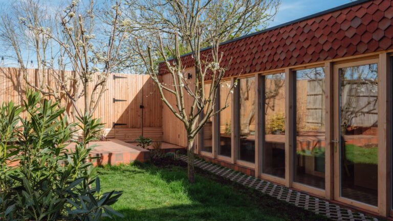 Innovative Courtyard House Extension in London Transforms 1970s Terrace with Natural Materials and Sustainable Design