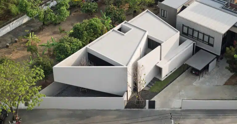 الوشم Atelier و Residence دمج داخل الزاوي Casa t المنحوت من قبل SSAA في بانكوك
