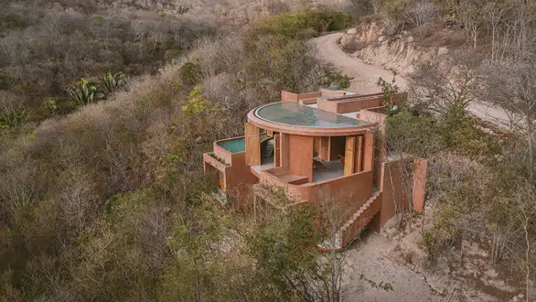 مسكن السلطعون من قِبل Espacio 18 يتجه إلى منحدرات Oaxacan في المكسيك
