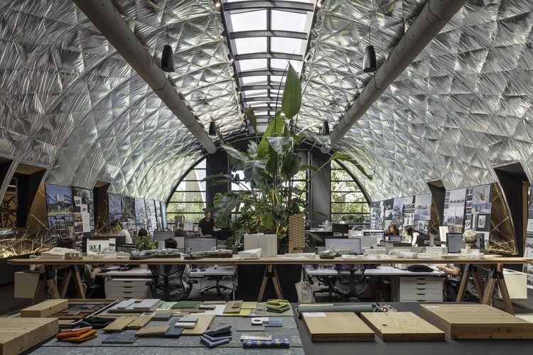 المقر الرئيسي المبتكر لـ Skylab Architecture: حيث يلتقي التصميم بالتصنيع