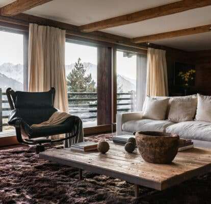 Cozy sitting corner featuring Belgian linen sofa and sustainable decor.