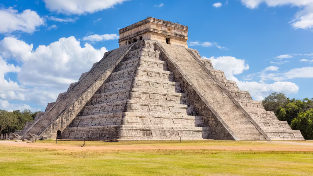  The famous Temple of Kukulkan with its astronomical design at Chich&eacute;n Itz&aacute;