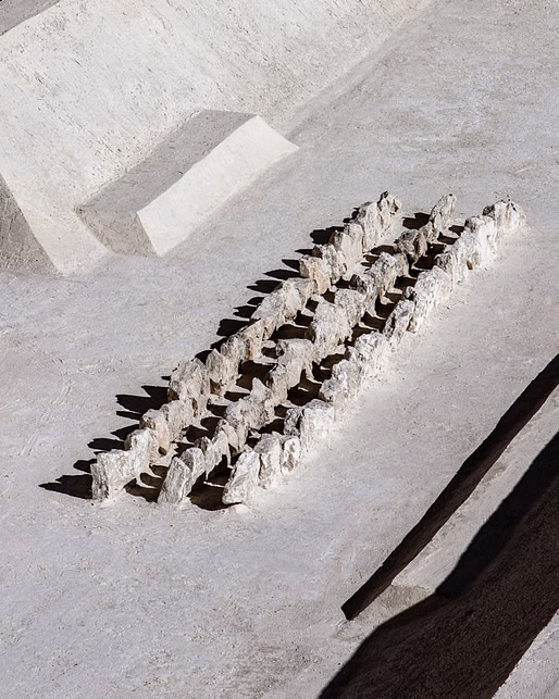 Close-up of the gypsum walls surrounding the temporary running track