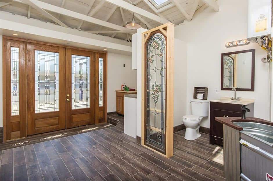 Modern villa with minimalist concrete architecture and an industrial look.