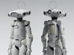 Adorable retrofuturistic robot comes with two HUDs and multiple cameras for 360° awareness