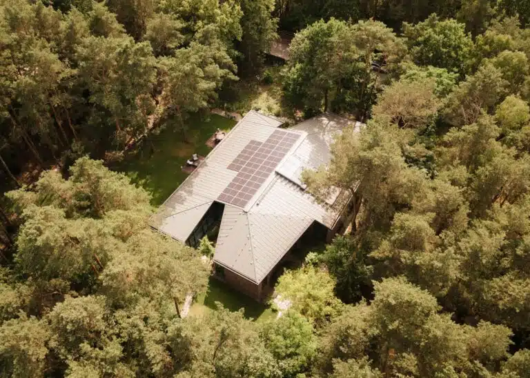 The Travelers’ House on the Outskirts of Warsaw: A Refuge Among the Trees