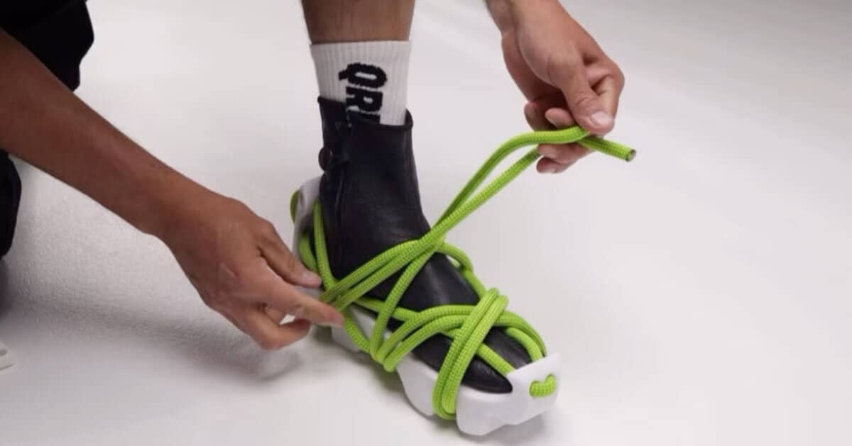 أحذية رياضية ثلاثية الأبعاد المطبوعة من دانيار أوديربيكوف تتكيف مع باطن المستخدمين مع وضع حبل التسلق