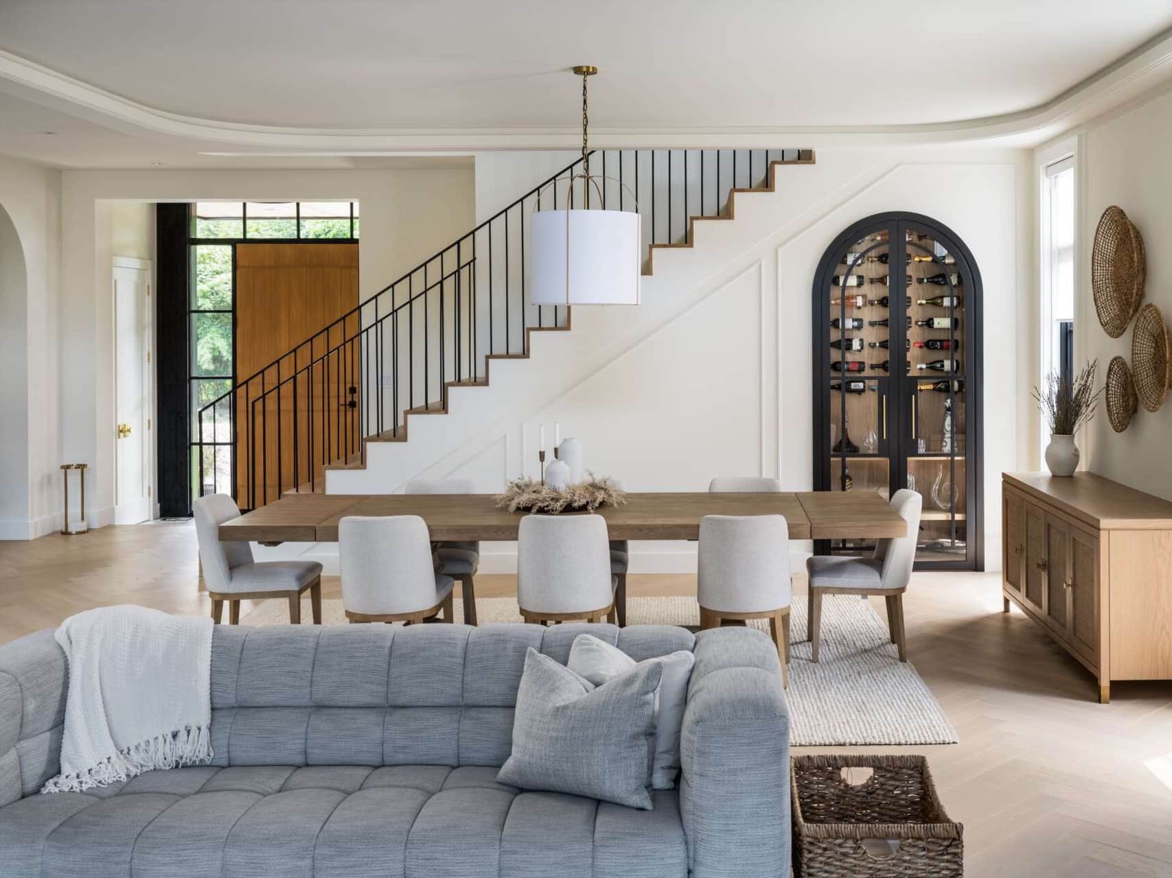 البساطة الإيطالية: تشكيل منزل عائلي معاصر في تورونتو